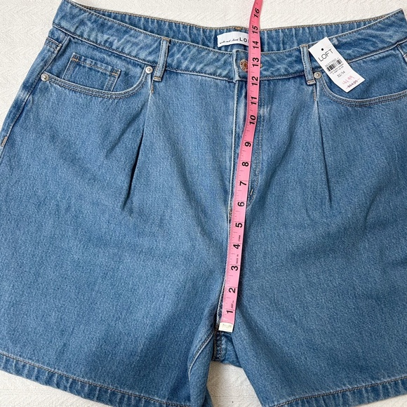LOFT A-Line Denim Shorts in Classic Mid Wash - sz 32 - Picture 4 of 12